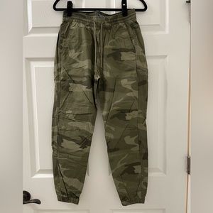 Abercrombie army green joggers